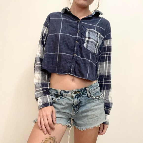 Checkered cropped button up flannel style shirt - Picture 2 of 7